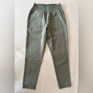 Green Ankle Cropped Pants with Elastic Waistband